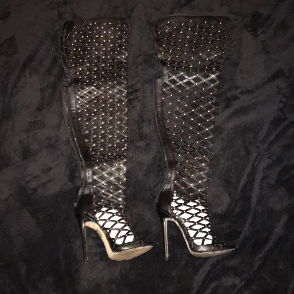 Akira “ Boogie Down” black studded boots sz 6